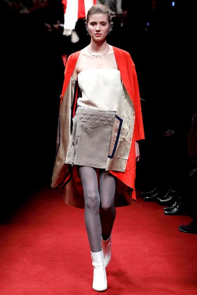 Look 25